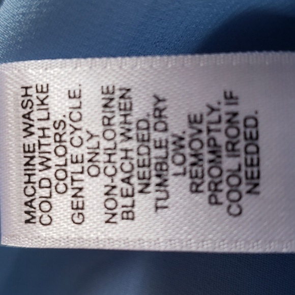 Csto. NWOT.   Blue: V-Neck; Lined; High-Low; Sleeveless Top. Size 22/24. - Picture 13 of 13